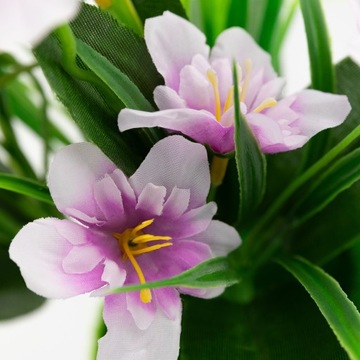 Искусственный весенний цветок в КРАСИВОМ ЦВЕТНОМ горшке.