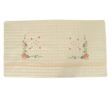 Противоскользящий коврик в нижней части дивана.