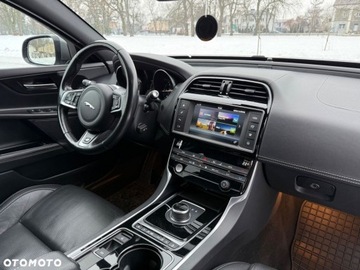 Jaguar XE Sedan 2.0 i4 180KM 2018 Jaguar XE Jaguar XE 2.0 D R-Sport 2.0 Diesel 180KM, zdjęcie 36