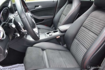 Mercedes CLA C117 Shooting Brake Facelifting 2.0 220 184KM 2017 Mercedes-Benz CLA CLA 220 4-MATIC 184KM Shooting-Brake AMG Panorama Salon, zdjęcie 19