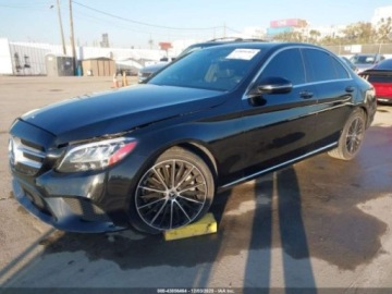 Mercedes Klasa C W205 2019 Mercedes-Benz Klasa C 2019 MERCEDES-BENZ C 300 2.0 Benzyna 255KM, zdjęcie 2