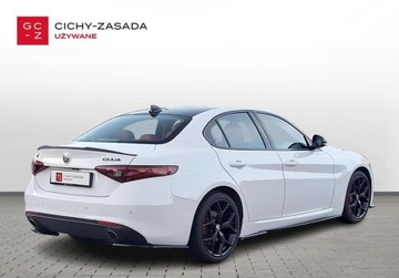 Alfa Romeo Giulia II Sedan Facelifting 2.0 Turbo 280KM 2021 Alfa Romeo Giulia 2.0 280KM 4x4 Q4 Czerwona Skora Kamera Szyberdach ElekrP, zdjęcie 4