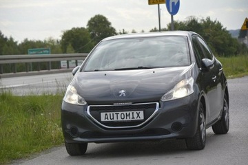 Peugeot 208 I Hatchback 3d 1.2 VTI 82KM 2014 Peugeot 208 1.2 Benzyna doinwestowany nawigacja gw
