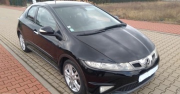 Honda Civic VIII Hatchback 3d 1.8 i-VTEC 140KM 2010 Honda Civic Honda Civic VIII 1.8 i 140KM 95tyskm przebiegu 1.8 Benzyna, zdjęcie 8