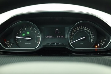 Peugeot 2008 I SUV Facelifting 1.2 PureTech 82KM 2017 Peugeot 2008 1.2 PureTech, Salon Polska, Navi, zdjęcie 7