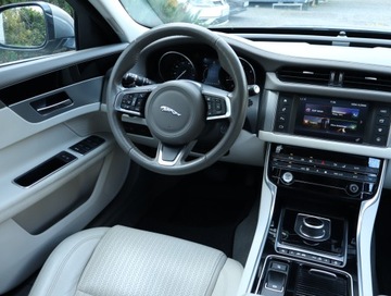 Jaguar XF II Sedan 2.0 i4D 240KM 2017 Jaguar XF 25d AWD, Salon Polska, Serwis ASO, zdjęcie 6
