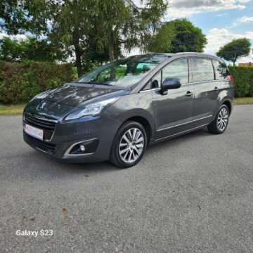 Peugeot 5008 I Minivan Facelifting 1.6 THP 156KM 2015 Peugeot 5008 Aluminiowe Felgi Czujniki ParkowaniaNawigacjaGwarancja Vip, zdjęcie 1