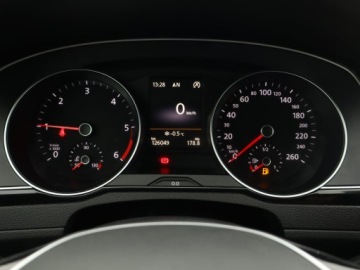 Volkswagen Passat B8 Variant 2.0 TDI BlueMotion SCR 190KM 2016 VW Passat 2.0 TDI, Serwis ASO, 187 KM, Navi, zdjęcie 10