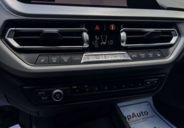 BMW Seria 2 F22-F23-F45-F46 Active Tourer Facelifting 218i 140KM 2020 BMW Seria 2 140KM gwarancja NAVI manual ZAREJESTROWANY 1.5 140KM, zdjęcie 28