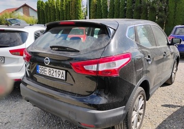 Nissan Qashqai II Crossover 1.2 DIG-T 115KM 2015 Nissan Qashqai 2015r, 1.2 Benzyna. Uszkodzony przod. Jezdzi. 1.2 Benzyna, zdjęcie 3