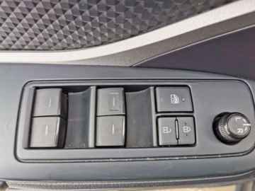 Toyota C-HR I Crossover Facelifting 1.8 Hybrid 122KM 2020 Toyota C-HR 1.8 Hybrid GPF Comfort 1.8 Hybrid GPF, zdjęcie 8