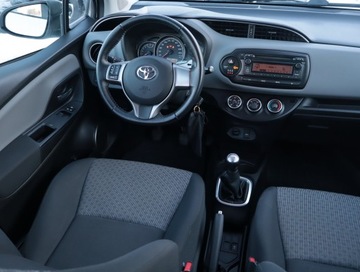 Toyota Yaris III Hatchback 5d Facelifting 1.0 VVT-i 69KM 2015 Toyota Yaris 1.0 VVT-i, Salon Polska, Klima, zdjęcie 6