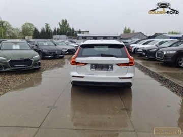Volvo V60 II  Kombi 2.0 D3 150KM 2019 Volvo V60 2,0 d 150KM automat kamera elektryka alu wspomaganie oplacony, zdjęcie 6