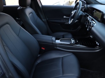 Mercedes Klasa A W177/V177 Sedan Facelifting 1.3 200 163KM 2023 Mercedes A A 200, Salon Polska, Serwis ASO, zdjęcie 8