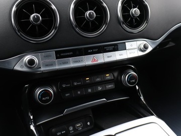 Kia Stinger Liftback 3.3 T-GDi 366KM 2019 Kia Stinger 3.3 T-GDI, Salon Polska, Serwis ASO, zdjęcie 18