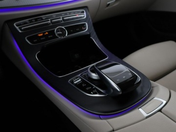 Mercedes Klasa E W213 2019 Mercedes E 200 automat jasne skóry full LED duże, zdjęcie 29