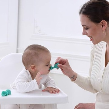 Детские силиконовые столовые приборы-вилка-ложка.