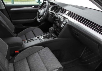 Volkswagen Passat B8 Variant Facelifting 2.0 TDI SCR 150KM 2023 Volkswagen Passat 2.0TDI 150KM DSG, Business, App Connect, Pakiet Zimowy,, zdjęcie 12