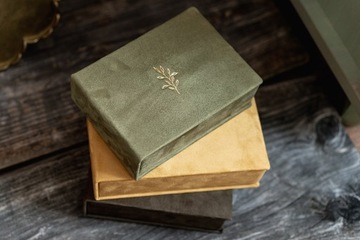 Коробка для фотографий 13х18, бархатный штамп, хрустальная флешка