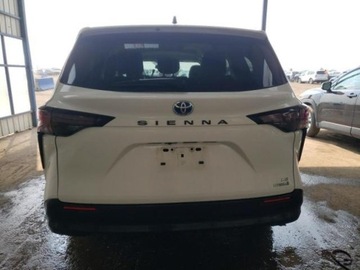 Toyota Sienna III 2023 Toyota Sienna 2023, 2.5L, LE, porysowany lakier 2.5 Benzyna 189KM, zdjęcie 1