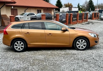 Volvo V60 I Kombi 2.0 D3 163KM 2010 Volvo V60 D3 5cyl 163KM Automat bixenon polskory PDC Navi 2.0 Diesel, zdjęcie 5