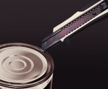 Нож с ломающимся лезвием 18 мм и флиппером DFC560N Tajima.