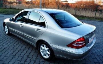 Mercedes Klasa C W203 Sedan W203 2.1 (C 220 CDI) 143KM 2004 Mercedes-Benz Klasa C Klimatyzacja, Tempomat, Zadbany, Serwisowany 2.1, zdjęcie 16