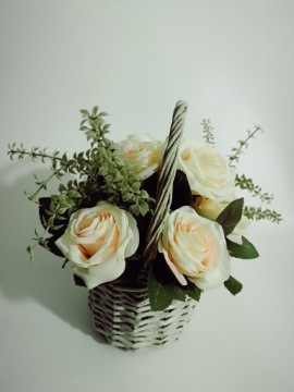 КРЕМ ИСКУССТВЕННЫЕ ЦВЕТЫ В КОРЗИНЕ