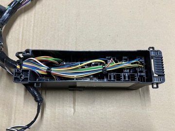 FOCUS MK3 11- БЛОК ПРЕДОХРАНИТЕЛЕЙ AV6T14K131AC