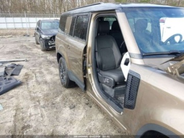 Land Rover Defender IV (L663) 2024 Land Rover Defender 130 P300 S 2024 3.0 Benzyna 296KM, zdjęcie 12