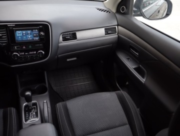 Mitsubishi Outlander III SUV Facelifting 2015 2.2 DI-D 150KM 2016 Mitsubishi Outlander 2.2 DI-D, Salon Polska, zdjęcie 7