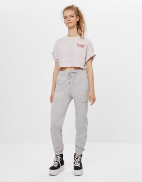 BERSHKA KRÓTKI T-SHIRT PASKI Z NAPISEM 73150599 RS