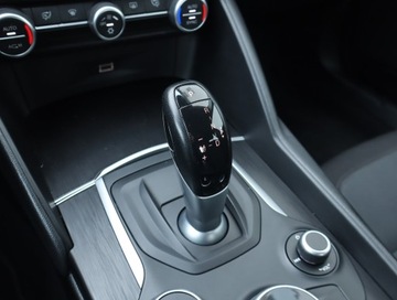 Alfa Romeo Giulia II Sedan 2.0 Turbo 200KM 2017 Alfa Romeo Giulia 2.0 Turbo, Salon Polska, zdjęcie 11