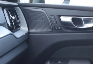 Volvo XC60 II Crossover Facelifting 2.0 B5 250KM 2025 Volvo XC 60 B5 Hybrid ULTRA DARK 25014KM Salon POLSKA I Wlasciciel Gwaranc, zdjęcie 24