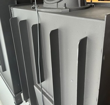 Камин с черной стальной рамой с топкой ЭКО 11кВт со сборкой в ​​Кракове Катовице