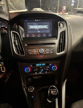 Ford Focus III Hatchback 5d facelifting 1.5 TDCi 95KM 2018 Ford Focus 1.5 TDCi SYNC Edition, zdjęcie 2