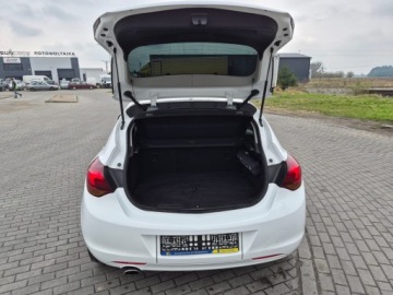 Opel Astra J Hatchback 5d 2.0 CDTI ECOTEC 160KM 2010 Opel Astra J HB 2010r. 2.0 CDTI/160KM Ksenon, bagażnik rowerowy, Alufelgi, zdjęcie 10