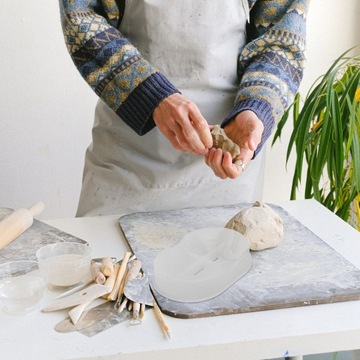 Силиконовая форма для хранения мыльниц из смолы.