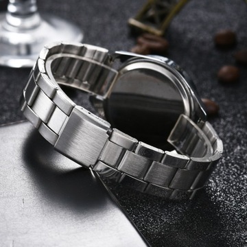 zegarek damski zdobiony diamentami MK