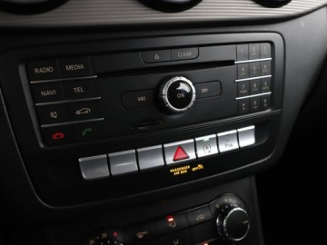 Mercedes Klasa B W246 Sports Tourer Facelifting 1.5 180 d BlueEFFICIENCY Edition 109KM 2017 Mercedes B 180 navi kamera i czujniki parkowania, zdjęcie 27