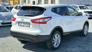 Nissan Qashqai II Crossover 1.6 DIG-T 163KM 2015 Nissan Qashqai Benzyna Moc 163KM Zarejestrowany, zdjęcie 4