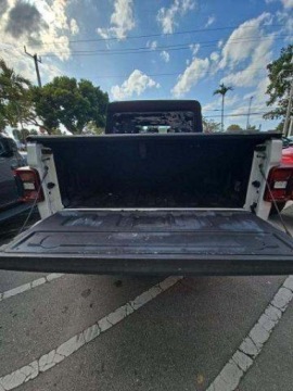 Jeep Gladiator 2020 Jeep Gladiator S Edition Crew Cab Medium Bed 2020 3.6 Benzyna 285KM, zdjęcie 3