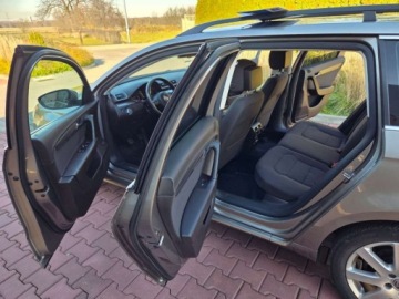 Volkswagen Passat B7 Variant 2.0 TDI CR DPF BlueMotion 140KM 2012 Volkswagen Passat Nawigacja Podgrzewane Fotele Czujniki Parkowania 2.0, zdjęcie 22