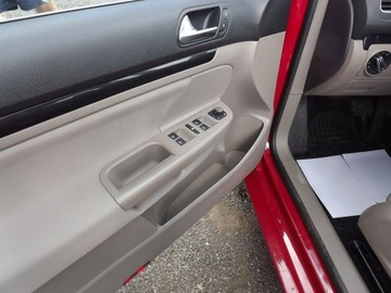 Volkswagen Golf VI Variant 1.6 TDI-CR DPF BlueMotion 105KM 2010 Volkswagen Golf Automatyczna skrzynia biegów DSG, zdjęcie 13