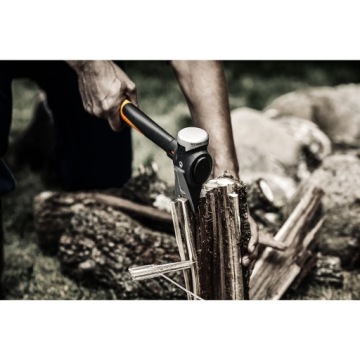 FISKARS ISOCORE Двусторонний топор-колун-молот для колки дров 1,2 кг