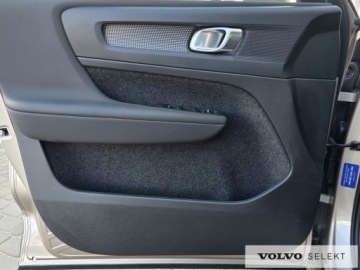 Volvo XC40 Crossover Facelifting 2.0 B3 163KM 2023 Volvo XC 40 PL Salon Core/Plus B3 163KM ACC BLIS M, zdjęcie 13