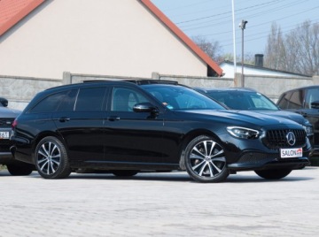 Mercedes Klasa E W214 2023 Mercedes E300e 320psi Panorama ACC hak Drive Pilot Blis Night Webasto Perła
