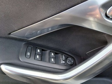 Peugeot 2008 I SUV Facelifting 1.2 PureTech 110KM 2018 Peugeot 2008 Automat Panorama Kamera Navi Sensor Alu 1.2 Benzyna 110KM, zdjęcie 10