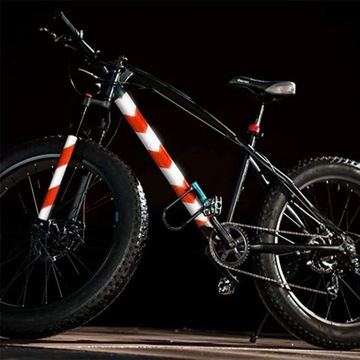 Самоклеящаяся контурная светоотражающая лента с предупреждением о направлении, рулон 25 м