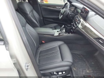 BMW Seria 5 G90-91 2023 BMW Seria 5 M550i xDrive 2023 4.4 Benzyna 523KM, zdjęcie 9